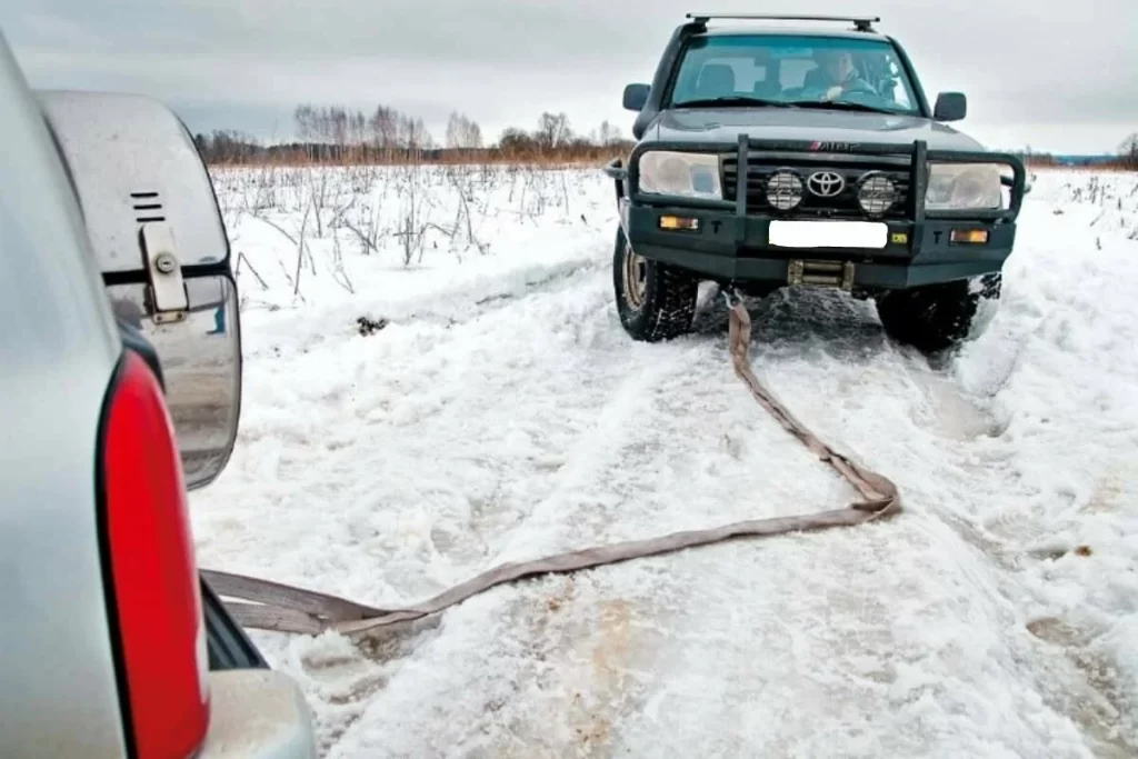 Буксировка автомобиля зимой: практическое руководство от Help-driver.by